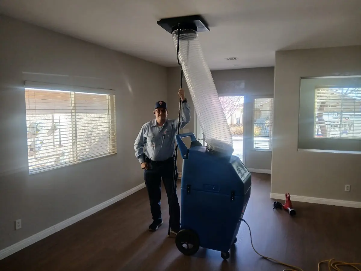 Professional AC Repair work inside a Naranja home